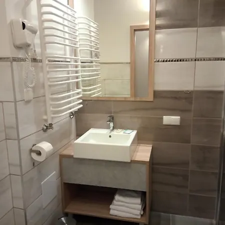 Stacja 605 شقة فندقية 3*